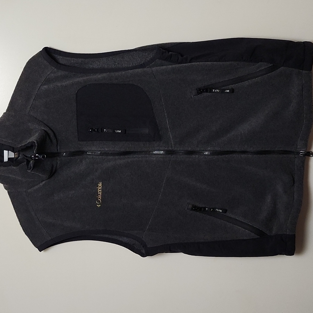Columbia Titanium fleece vest dark grey and black.